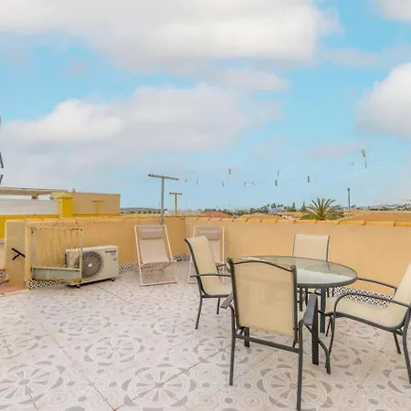 Cosy, Freshly Furnished * Torrevieja