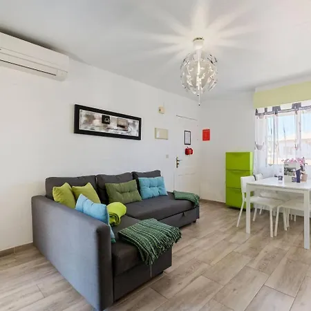 Cosy, Freshly Furnished *